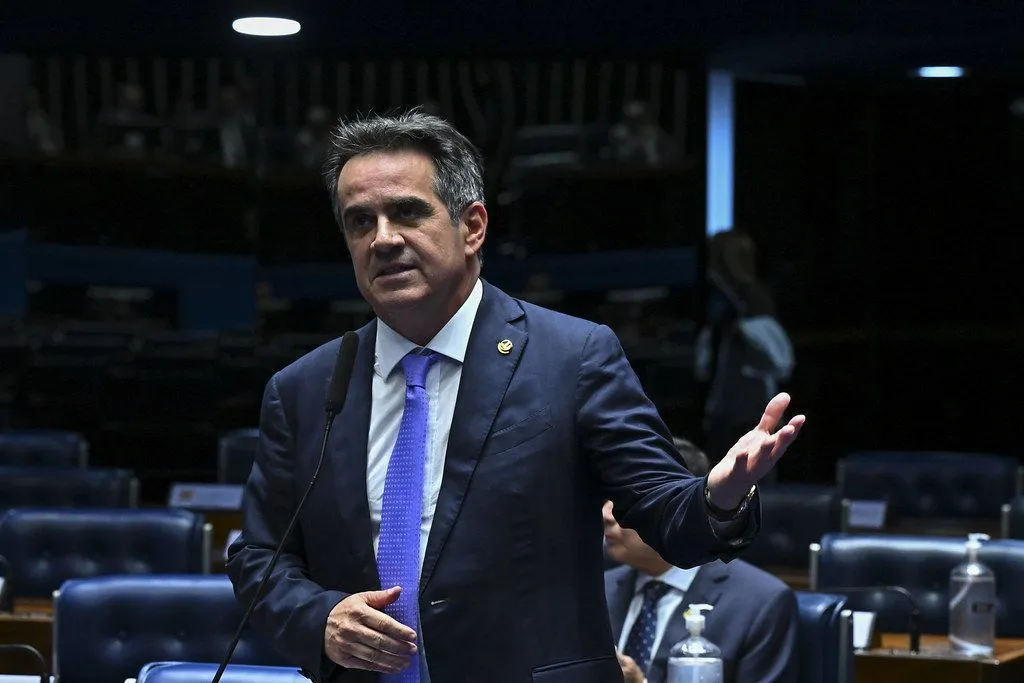 Coordenador da campanha de Flávio Bolsonaro liga para Ciro Nogueira em busca de apoio para o segundo turno